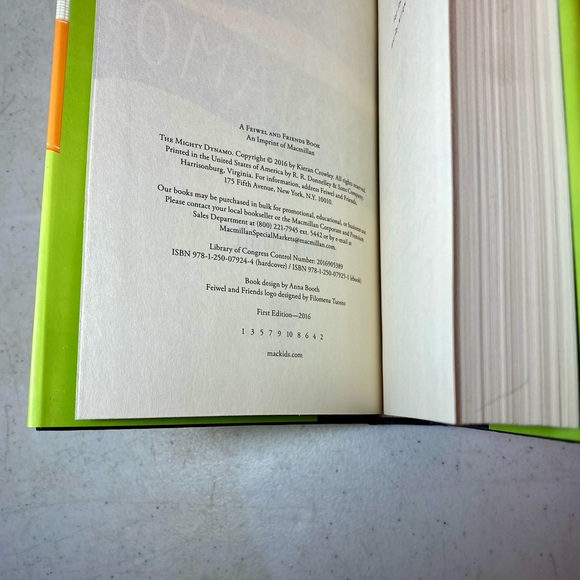 KIERAN CROWLEY, The Might Dynamo, HB/DJ, 1ST ED. (JUVENILE FICTION, SOCCER) New - Picture 3 of 3